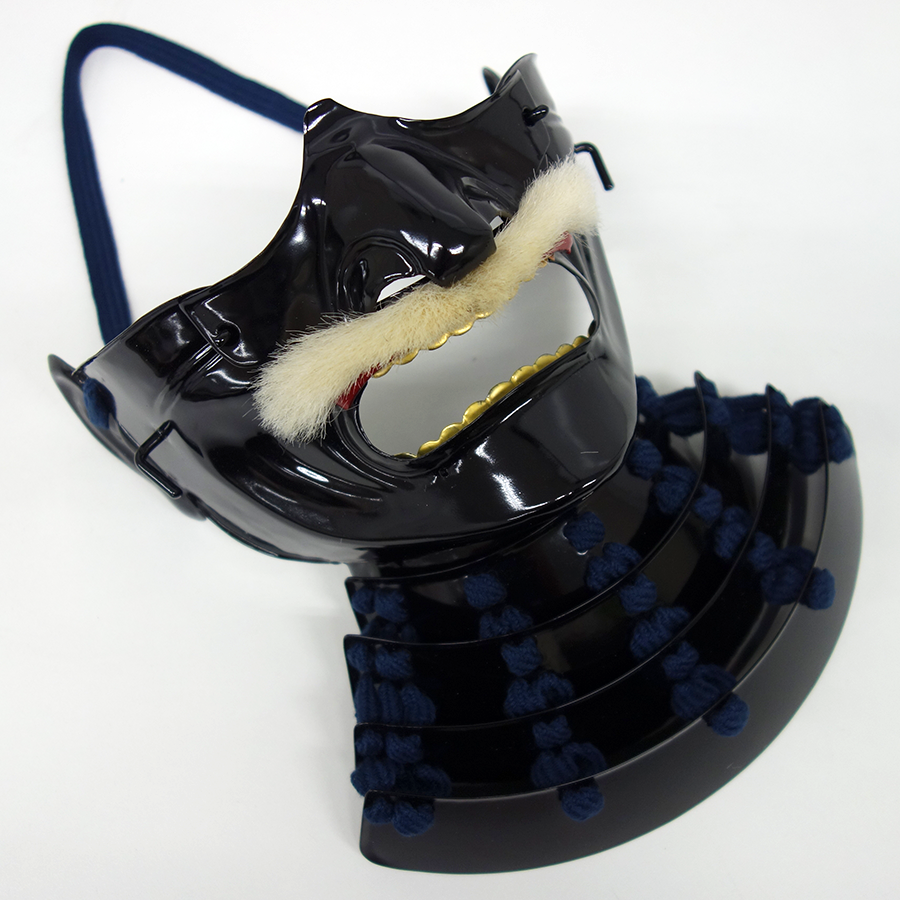 鉄製 面頬 黒塗り鎧 甲冑 (てつせい めんぽう) 面頬 (鉄製 烈勢面) 黒塗り紺糸 即納可能品 - サムライストア