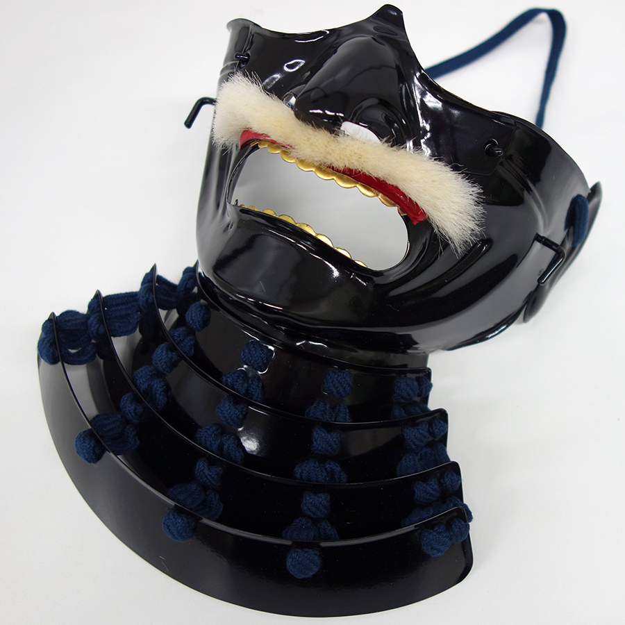 面頬 (鉄製 烈勢面) 黒塗り紺糸 即納可能品 - サムライストア SAMURAI 面頬 (鉄製 烈勢面) 黒塗り紺糸 即納可能品 - サムライストア SAMURAI